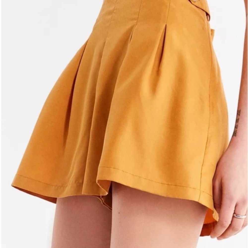 Urban Outfitters Utopia Pleated High Rise Shorts Mustard Yellow Women’s Size 0